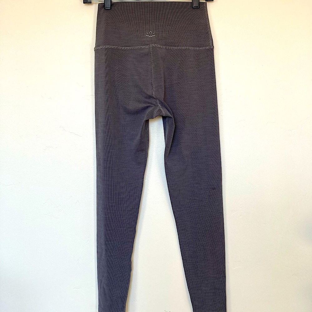 Beyond Yoga Gray High Rise Leggings